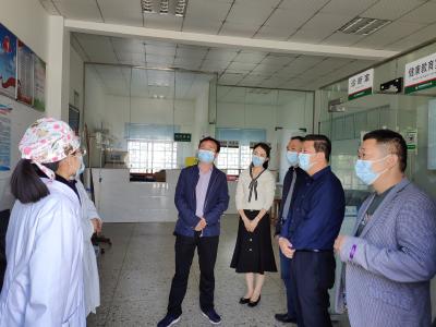 区人大常委会开展全区“一村一名大学生村医” 调研工作
