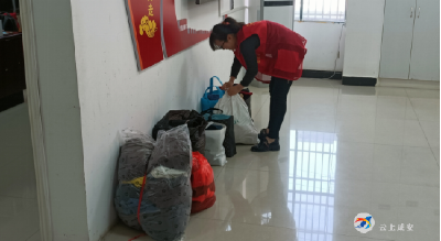 凤凰社区：“衣”旧情深 让爱循环