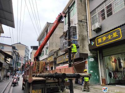 永安街道：消除“空中蜘蛛网”  专项整治“弱电”线路