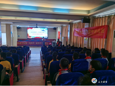 万年路社区开展“强国复兴有我，红色宣传进校园”活动