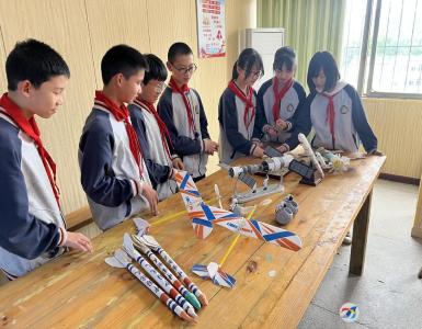 咸宁市第五小学开展“学航天精神 做时代少年”系列活动
