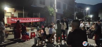 咸安法院：夏夜话家常，干群“心连心”