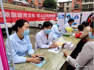 专家团队进社区，温泉街道母婴义诊活动开始啦