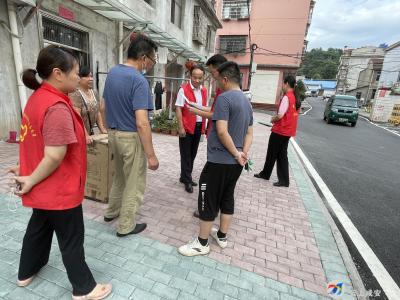 区医保局：把温暖送到群众心中