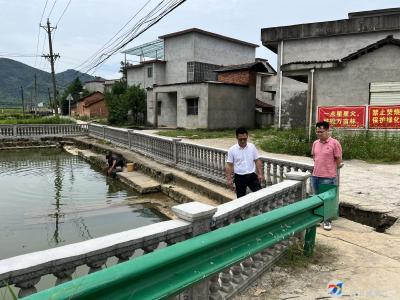 大幕乡泉山口村：池边解民忧   门前筑新栏