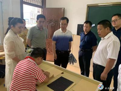 于无声处显关怀 　　　——省市两级财政部门走访咸宁特殊教育学校