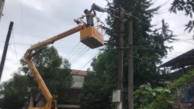 永安街道西河社区修路灯 点亮居民心
