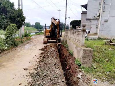 向阳湖镇铁铺村：水管改造保民生