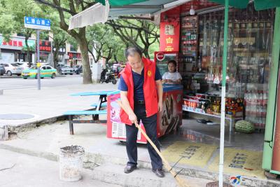 区融媒体中心：下基层察民情 “楼道革命”暖民心