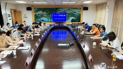 区领导为统战干部和民主党派人士讲党课