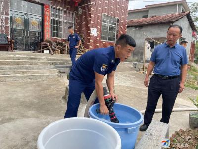 高温干旱用水急！咸安多地部门联动送水解民忧