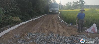 铺建环湖产业路 成就百姓幸福梦