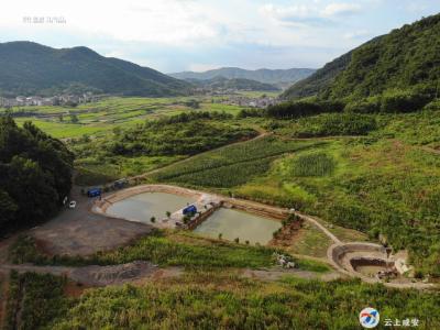 安全畅享清凉！这个村自建游泳池
