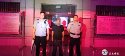 （长江云）千万别开“斗气车”，害人终害己！咸安男子险酿大祸被拘