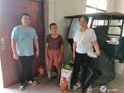 区委编办：炎炎夏日情不减 助学助困暖乡村