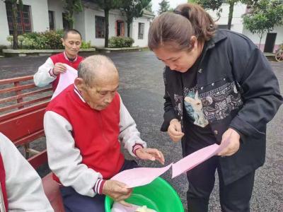 【喜迎二十大 奋进新征程】伍晓燕：惟愿活成一束光 温暖他人照亮自己