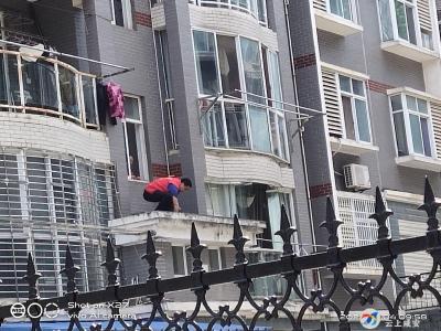 区委编办开展“迎中秋•万人洁城大清扫” 志愿服务活动 