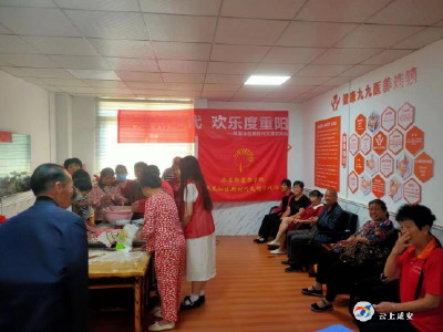 凤凰社区：重阳献爱包饺子  情暖社区老人心