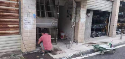 车站路社区：旧单元门换新装  居民安全有保障