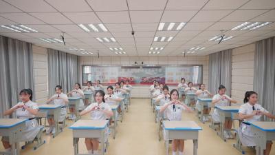 （长江云）献礼教师节——老师，我们为您跳支舞