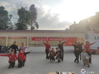 白鹤村：文艺培训进村湾  村民共享幸福生活