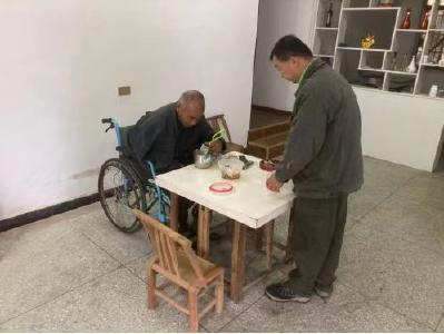 “一餐饭”的温暖  “两颗心”的相连