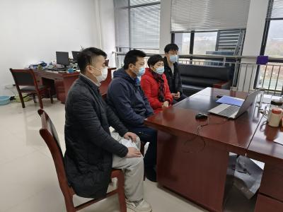 咸安区社会各界集中收看江泽民同志追悼大会