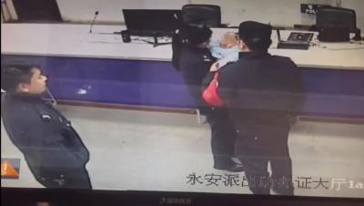 “95后”女警当起“临时妈妈”，咋回事？