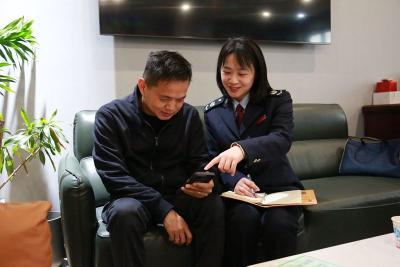 咸安：纳税人跨区域“自由迁” 税务服务“不断档”
