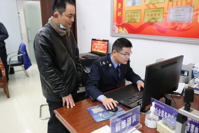 咸安：纳税人跨区域“自由迁” 税务服务“不断档”