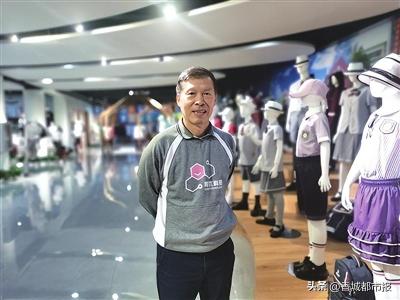 情怀在心 责任在肩——记咸安区人大代表、湖北青叶子服饰科技有限公司董事长刘亚军
