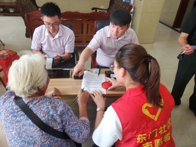 东门社区：便民换卡进社区 为民服务零距离