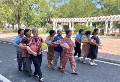 凤凰社区开展“邻里温情，共同缔造”老年趣味运动会