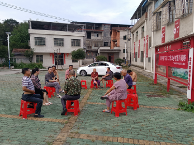 咸安经济开发区驻村工作队：村湾夜话暖民心