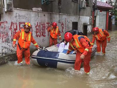 关注雨情灾情 | 防风险，速行动！城区三大街道有序应对强降雨