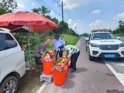 区交通运输综合执法大队：开展国省道沿线清理整治 提升路域形象