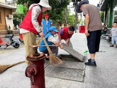 及时恢复盖板 守护居民“脚下安全”