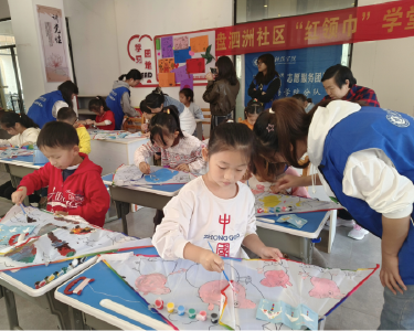 浮山街道盘泗洲社区：巧手绘风筝，放飞秋日童年梦
