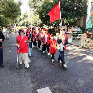 咸安区实验学校教育集团银桂校区开展“小手拉大手 共创文明城”主题教育实践活动