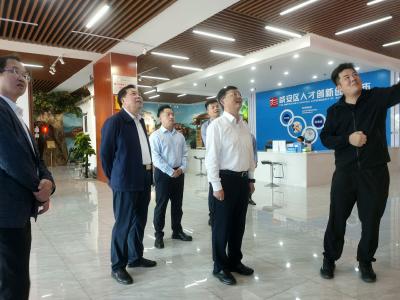 省委统战部调研咸安区新的社会阶层人士统战工作