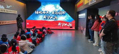 参观市人防宣传教育馆 增强青少年国防观念 