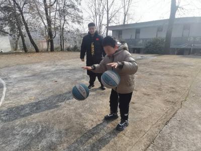团区委“送课下乡”护航青少年健康成长