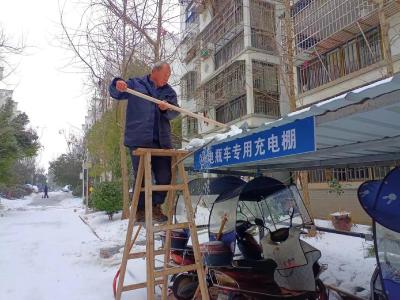 贺胜社区：干群齐心去积雪，干干净净过元宵