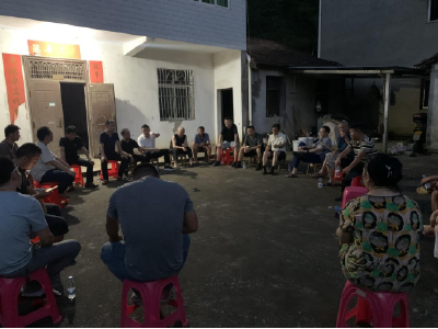 咸安区总工会：“屋场会”上连民心 共谋村湾新发展