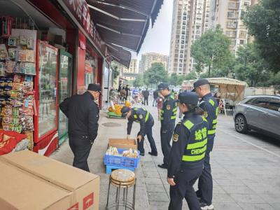 咸安城管：精细化治理“马路市场”，让“文明风”与“烟火气”同行