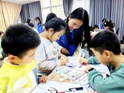 咸安绿洲湾小区“邻里驿站”聚邻里