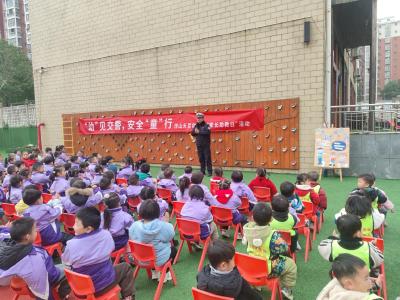 咸宁咸安：“幼”见交警，安全“童”行