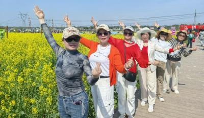 万人“赶花集”！湖北咸安开启油菜花狂欢季