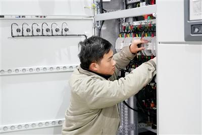 咸安工业经济“向专向新向绿”