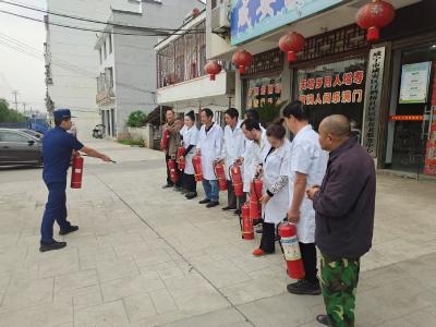 汀泗桥镇：康乐养老院迎来消防队演练与讲解，筑牢安全防线